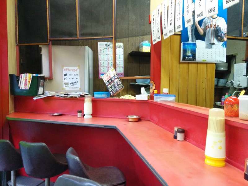 王ちゃんラーメン-カウンター席.jpg 王ちゃんラーメン カウンター席