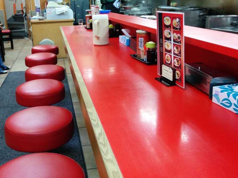 鳳蘭-カウンター席.jpg 鳳蘭 カウンター席