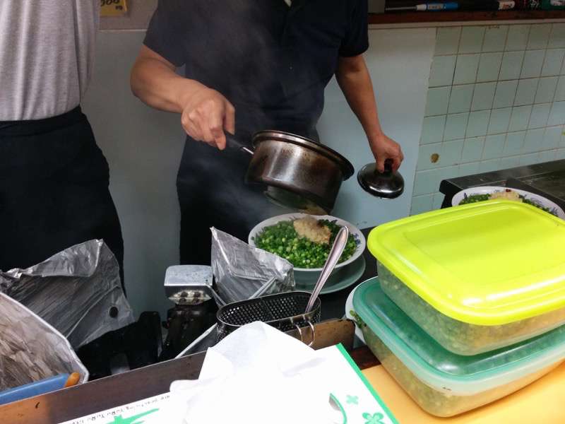 ばってんラーメン-調理中1.jpg ばってんラーメン 調理中1