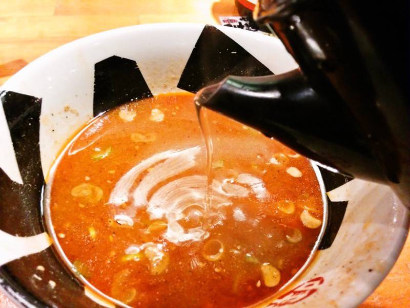 おんのじ近見店-割りスープ投入.jpg おんのじ近見店 割りスープ投入