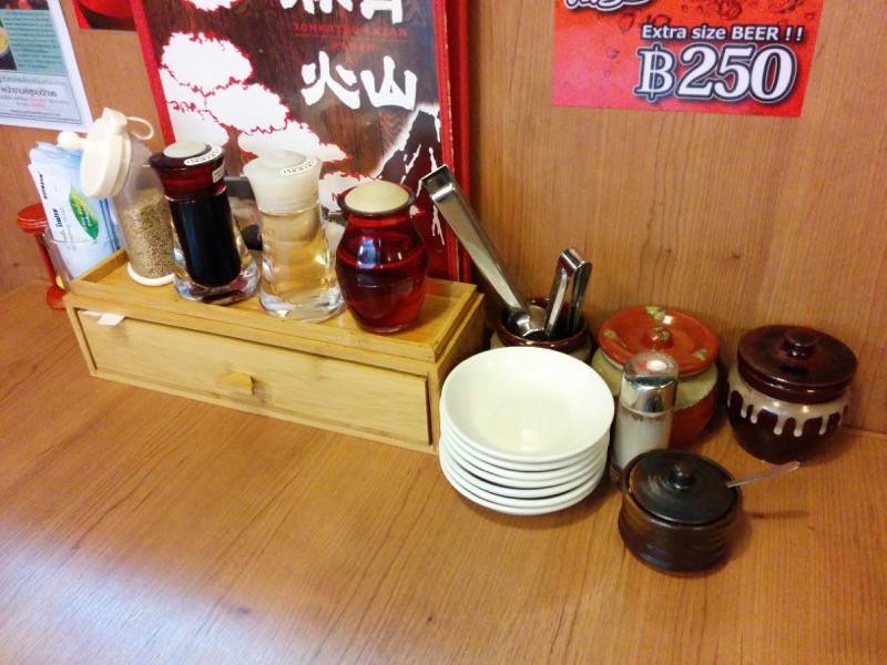 豚骨火山ラーメン-調味料1.jpg 豚骨火山ラーメン 調味料1