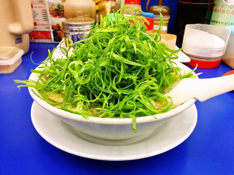 来来亭浜線バイパス店-ネギラーメン横アングル.jpg 来来亭浜線バイパス店 ネギラーメン横アングル