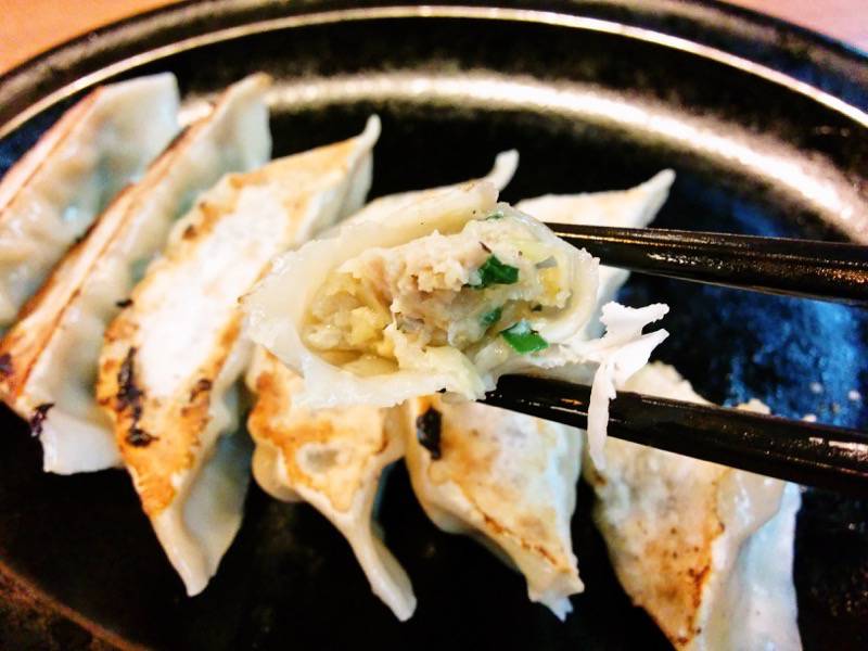 豚骨火山ラーメン-焼き餃子リフトアップ.jpg 豚骨火山ラーメン 焼き餃子リフトアップ