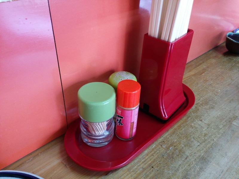 東天ラーメン-調味料1.jpg 東天ラーメン 調味料1