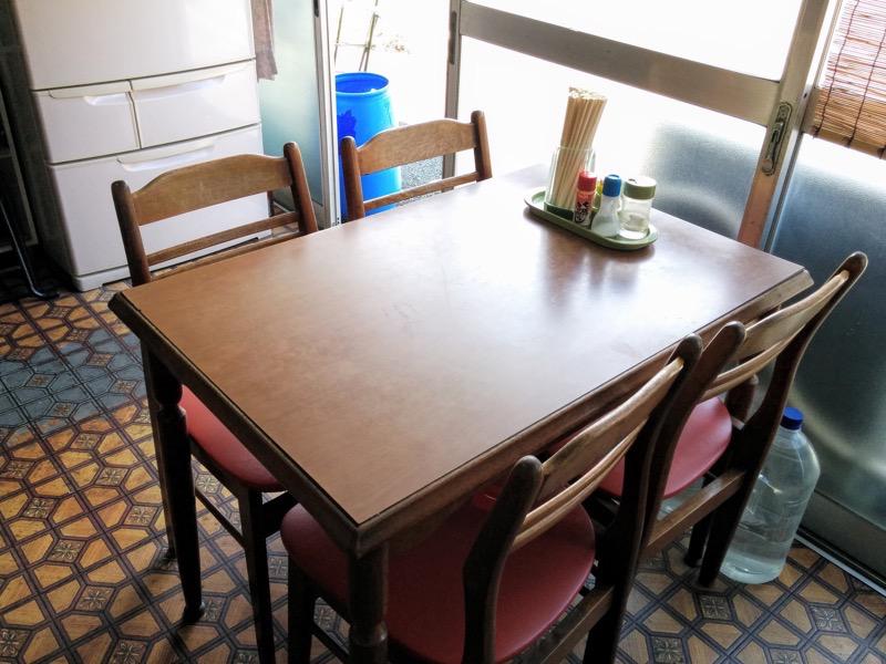 東天ラーメン-テーブル席.jpg 東天ラーメン テーブル席