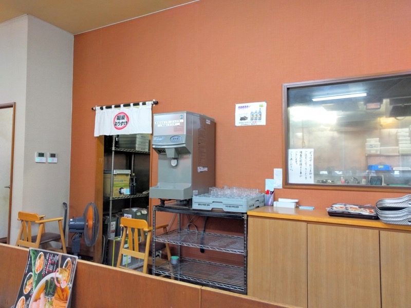 麺屋ようすけ-ウォーターサーバー.jpg 麺屋ようすけ ウォーターサーバー