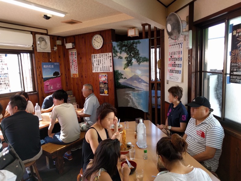 梅乃家-テーブル席.jpg 梅乃家 テーブル席