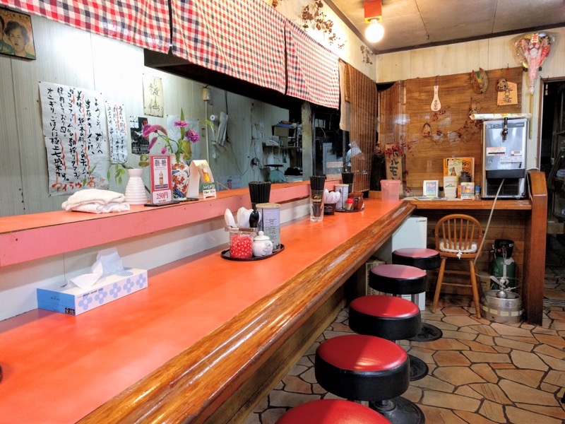 桂仙ラーメン-カウンター席.jpg 桂仙ラーメン カウンター席