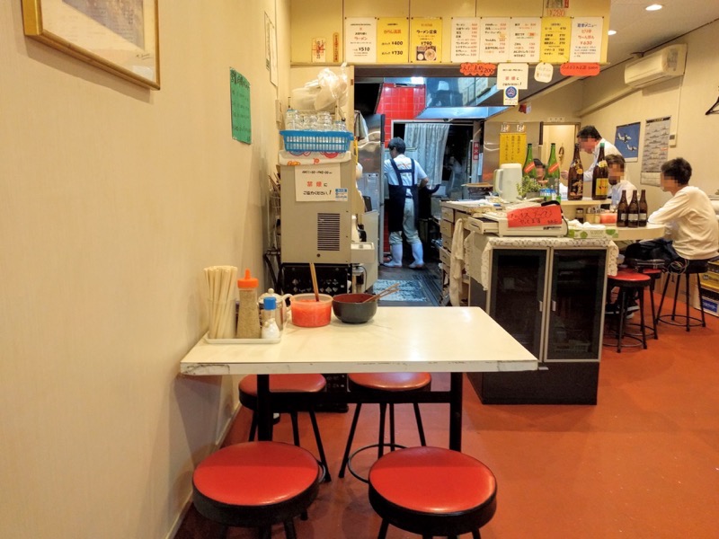 長浜ラーメン一龍亭-テーブル席2.jpg 長浜ラーメン一龍亭 テーブル席2