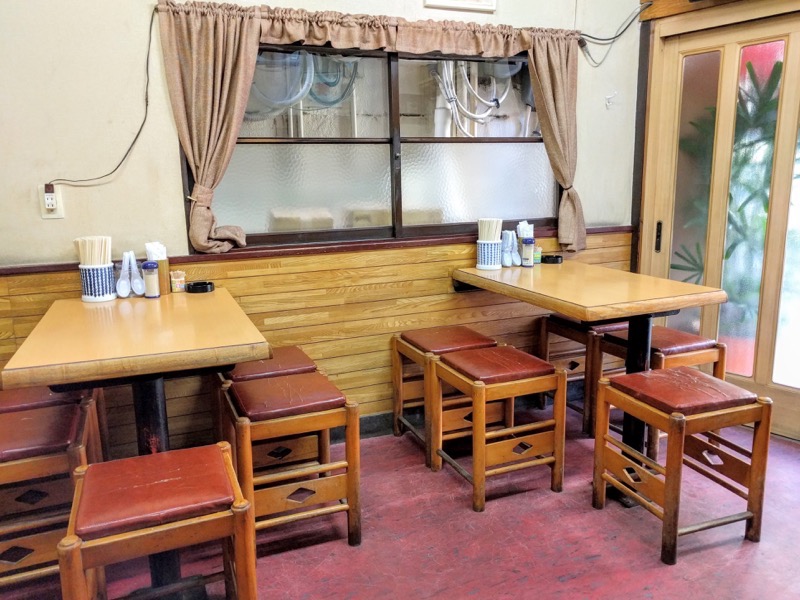 三吉屋-テーブル席2.jpg 三吉屋 テーブル席2