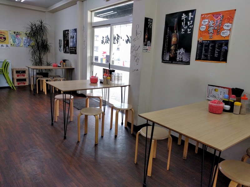 長浜ナンバーワン長浜店-テーブル席.jpg 長浜ナンバーワン長浜店 テーブル席