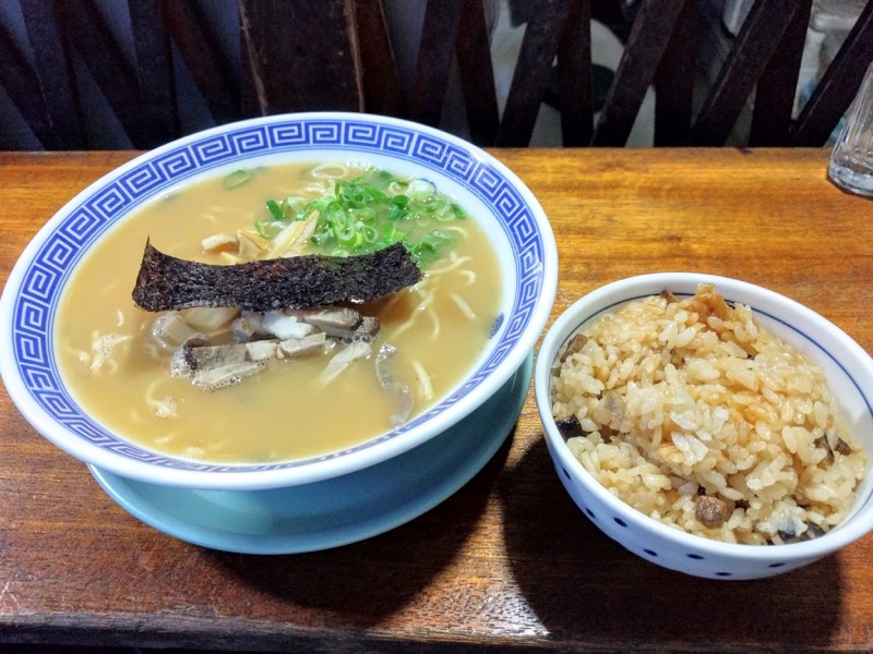 南京千両屋台-ラーメンととんこつご飯.jpg 南京千両屋台 ラーメンととんこつご飯