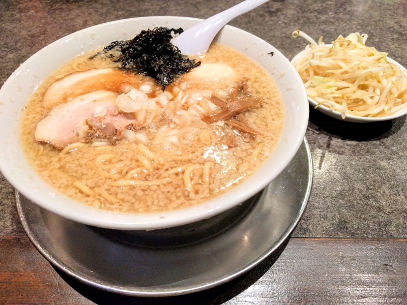 酒麺亭潤-中華そば(煮玉子・温野菜).jpg 酒麺亭潤 中華そば 煮玉子 温野菜