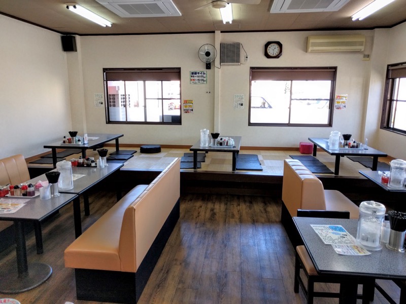 大龍ラーメン合川店 テーブル席３