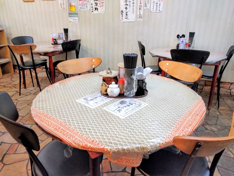 桂仙ラーメン-テーブル席2.jpg 桂仙ラーメン テーブル席2