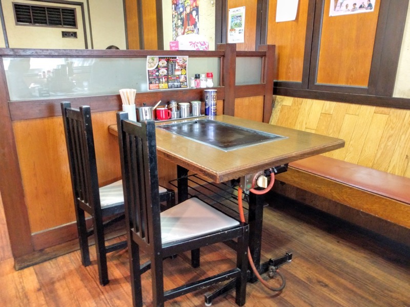 三八斎田店 テーブル席