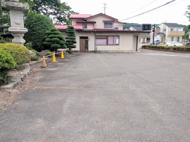 手打中華すずき 駐車場