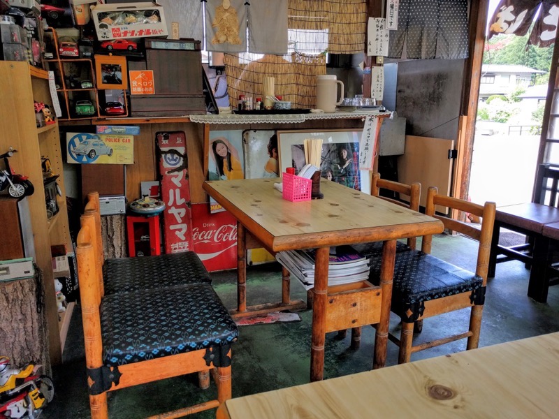 八幡屋-テーブル席.jpg 八幡屋 テーブル席