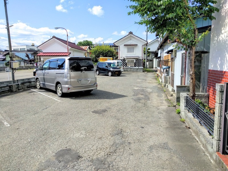 あべ食堂 駐車場２