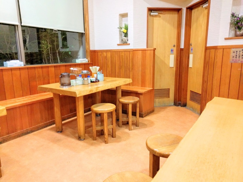 まるさん テーブル席１