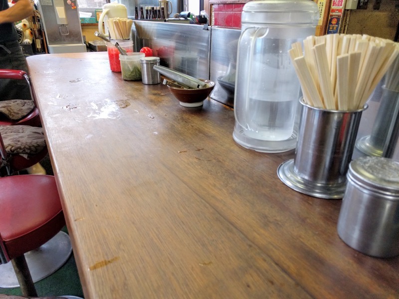 ふくちゃんラーメン-カウンター席.jpg ふくちゃんラーメン カウンター席