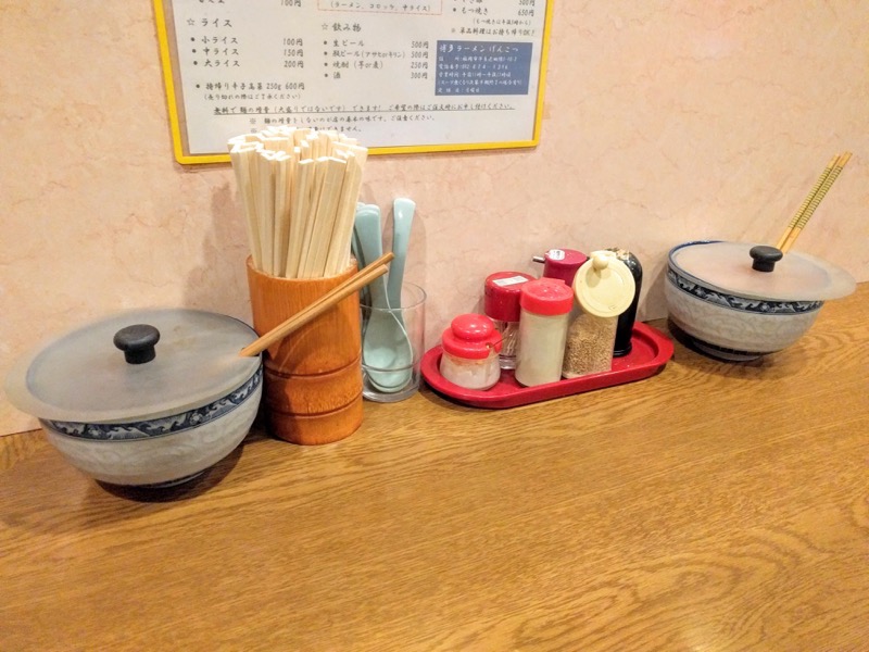 博多ラーメンげんこつ-調味料.jpg 博多ラーメンげんこつ 調味料