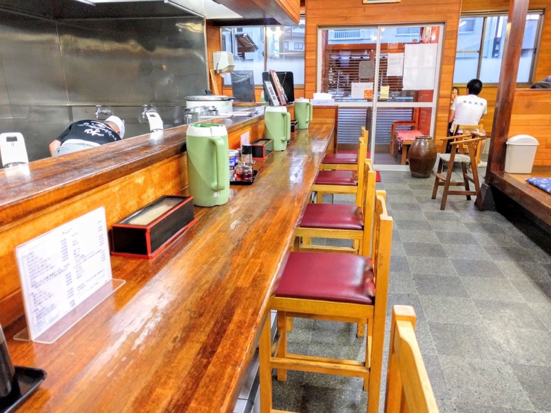 ラーメン英(はなぶさ)-カウンター席.jpg ラーメン英 はなぶさ カウンター席