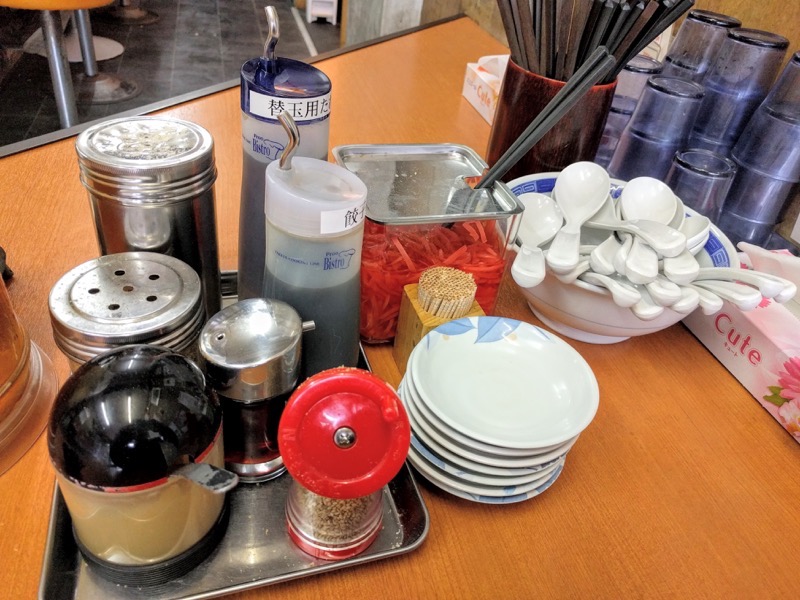 長浜ラーメン名島亭-調味料.jpg 長浜ラーメン名島亭 調味料