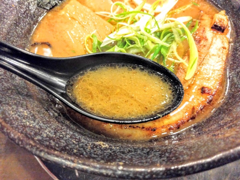 ラーメンいっとうや-スープ.jpg ラーメンいっとうや スープ