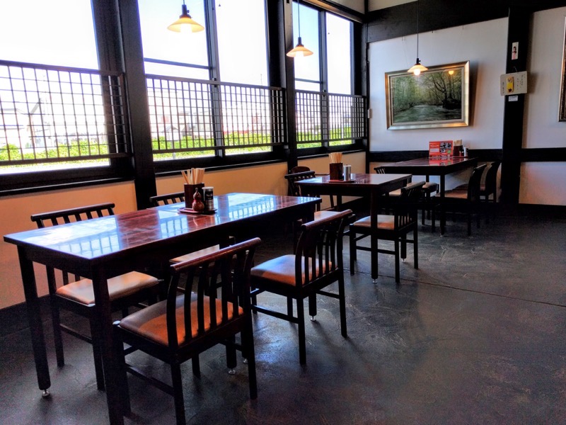 名代三角そばや テーブル席１