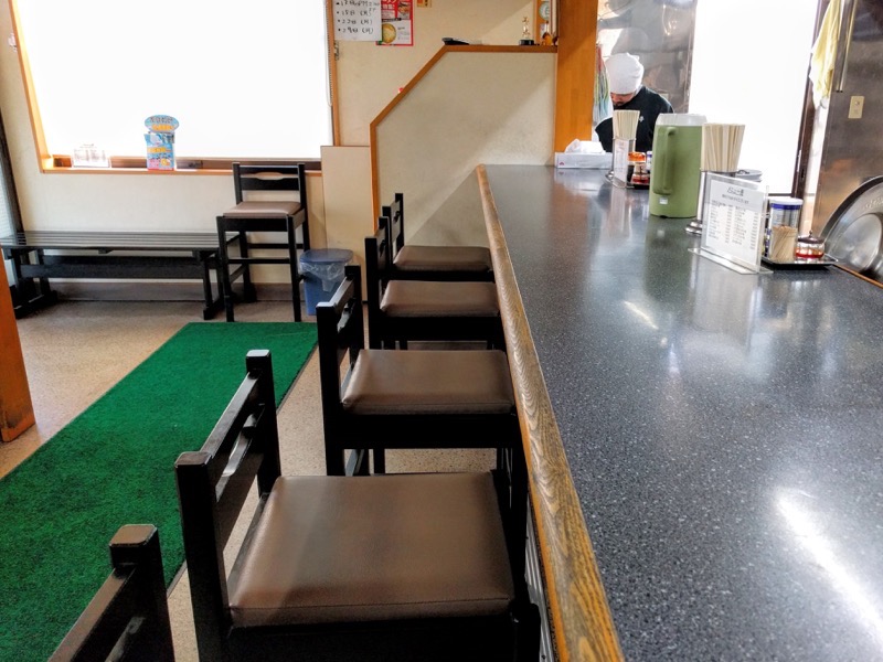 龍華亭-カウンター席.jpg 龍華亭 カウンター席