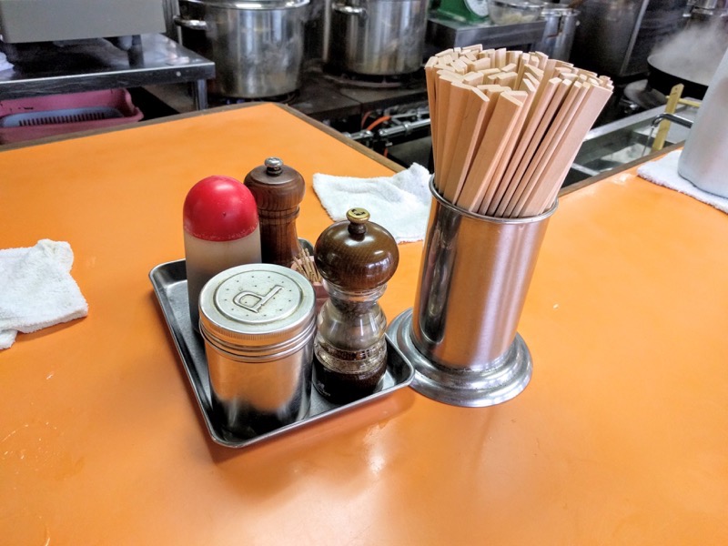 青島食堂宮内駅前店 調味料