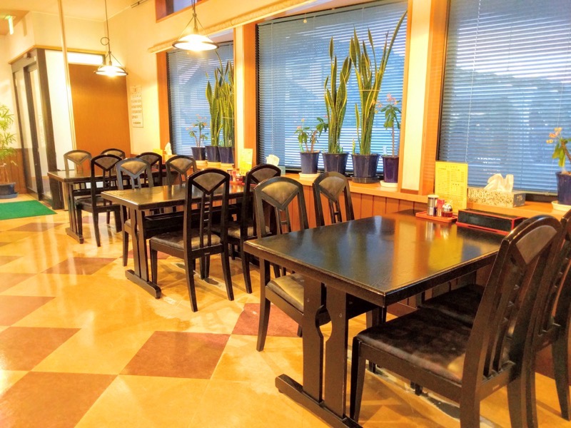 東軒-テーブル席.jpg 東軒 テーブル席