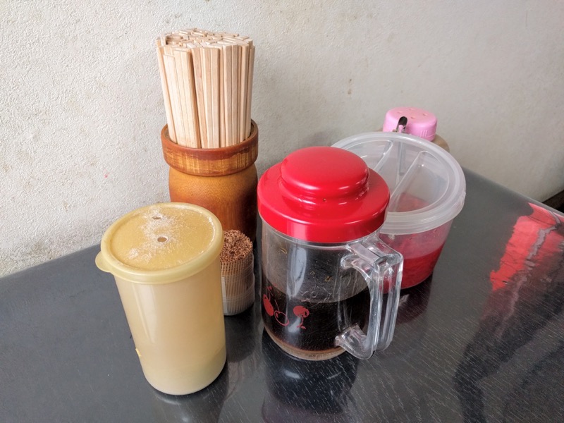 長浜ラーメン福重家-調味料.jpg 長浜ラーメン福重家 調味料