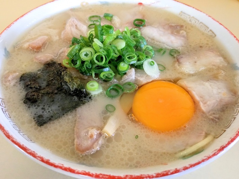 岡本中華-中華そば肉玉子入.jpg 岡本中華 中華そば肉玉子入