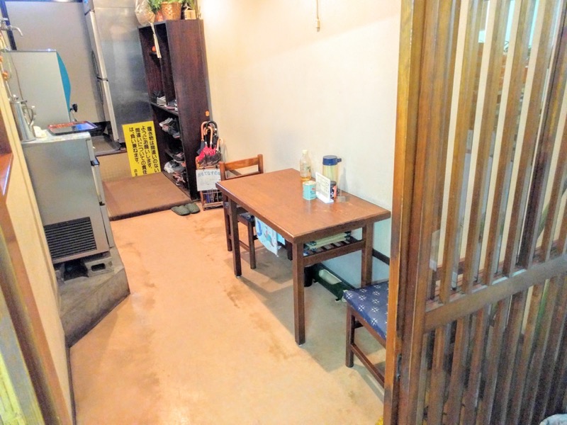 あべ食堂 テーブル席２