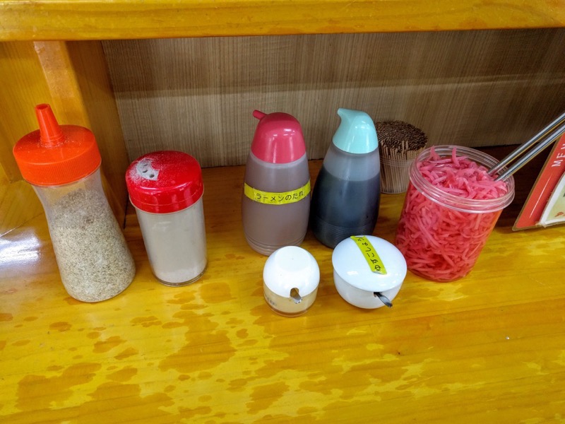 長浜ナンバーワン長浜店-調味料.jpg 長浜ナンバーワン長浜店 調味料