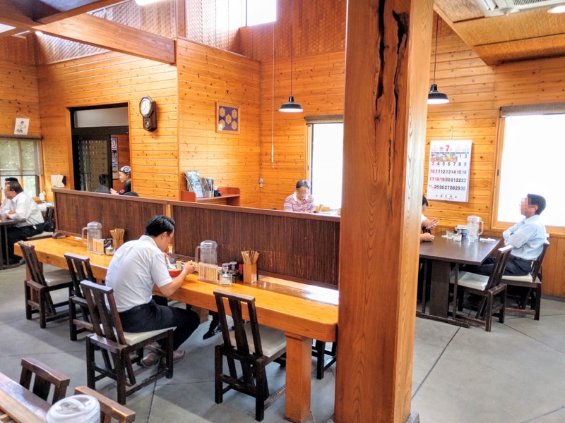 とら食堂 カウンター席