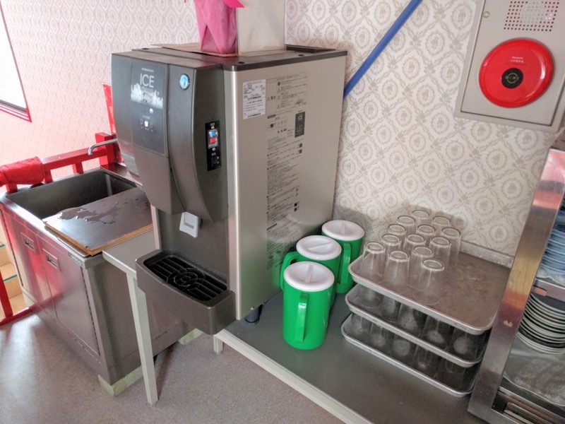 源来軒-ウォーターサーバー.jpg 源来軒 ウォーターサーバー