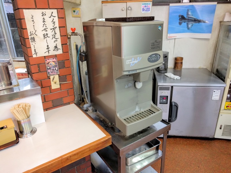 ひろせ食堂-ウォーターサーバー.jpg ひろせ食堂 ウォーターサーバー