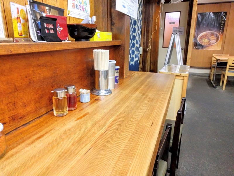 坂内食堂-カウンター席.jpg 坂内食堂 カウンター席