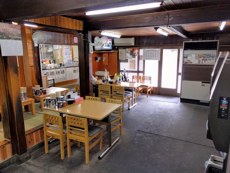 坂内食堂-テーブル席2.jpg 坂内食堂 テーブル席2