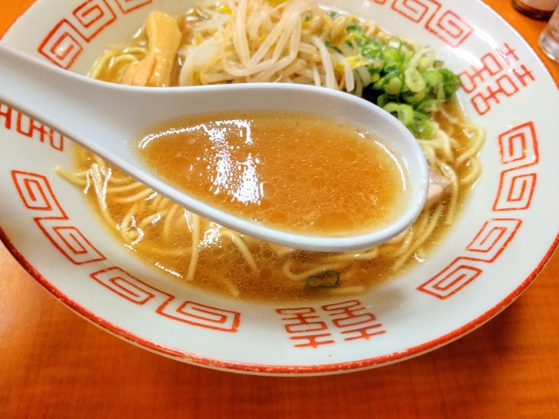 支那そばよあけ スープ