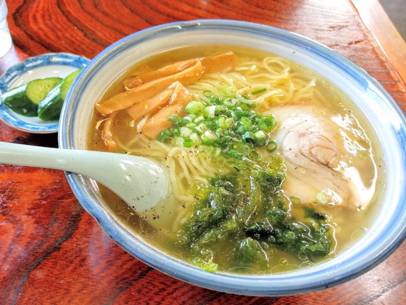里味-魚しょうラーメンとお漬物.jpg 里味 魚しょうラーメンとお漬物