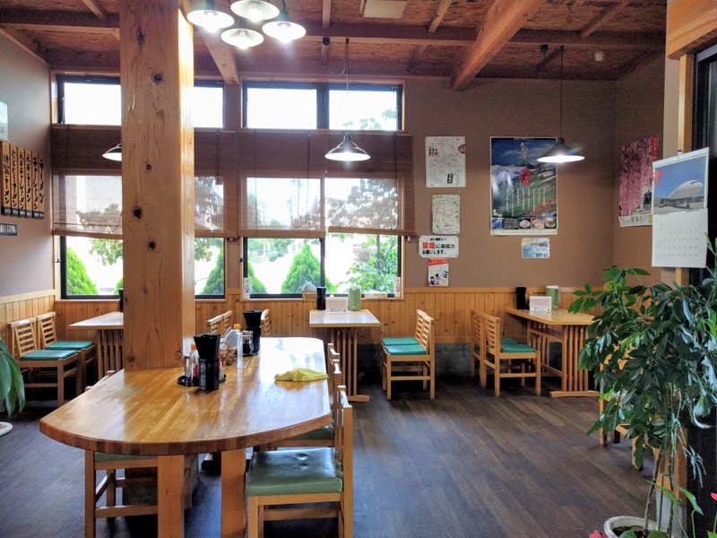 一平-テーブル席.jpg 一平 テーブル席