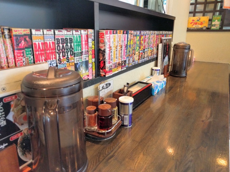 麺辰 カウンター席