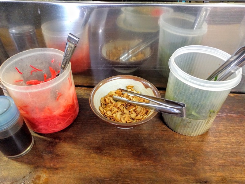 ふくちゃんラーメン-調味料1.jpg ふくちゃんラーメン 調味料1