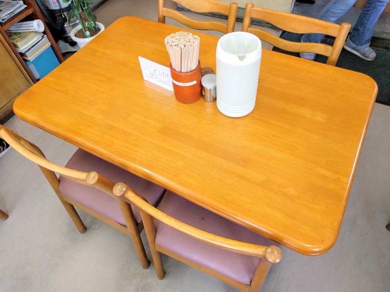 中華そば末広-テーブル席.jpg 中華そば末広 テーブル席