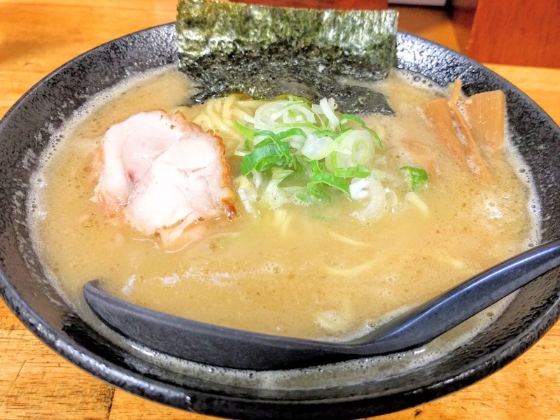 気むずかし家-鶏白湯ラーメン.jpg 気むずかし家 鶏白湯ラーメン