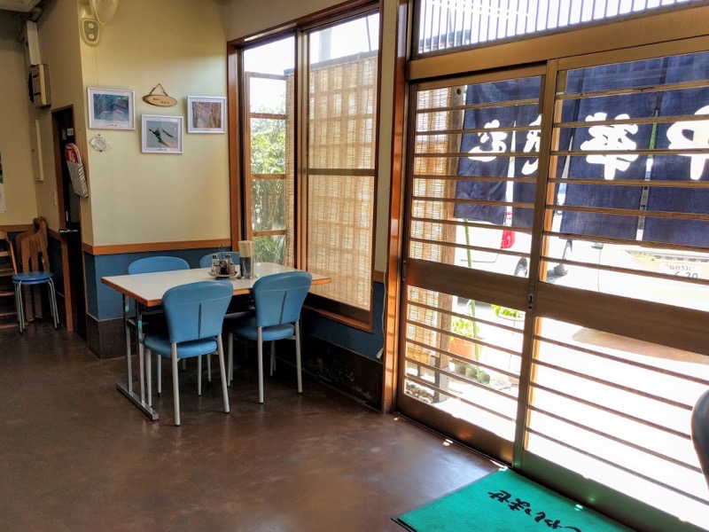 ひらま テーブル席